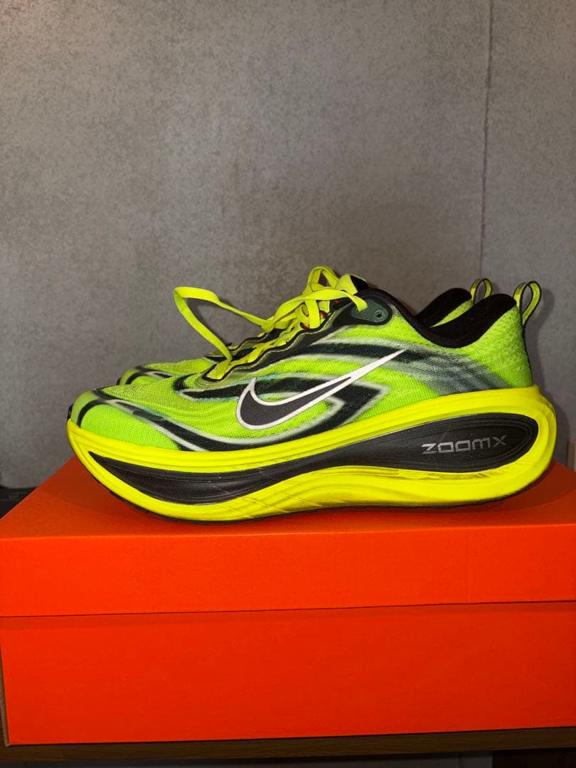 ナイキ NIKE ボメロプラス27.0